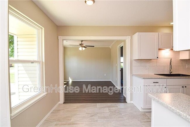 Building Photo - 117 E Veterans Pkwy