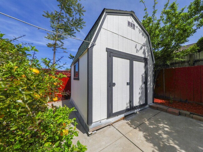 Building Photo - 3104 San Andreas Dr