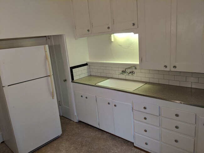 Building Photo - HALPC02