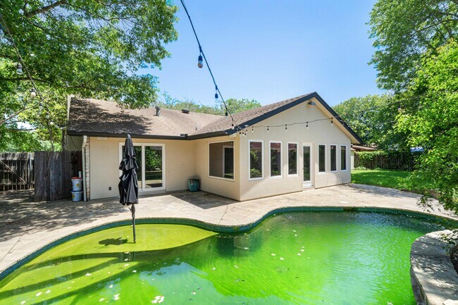 Building Photo - 3215 Sesbania Dr