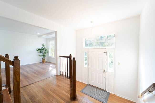 Building Photo - Fabulous Home in Aquia Harbor