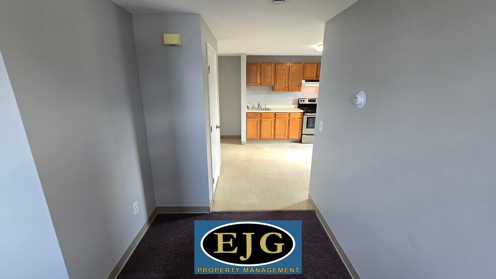 Building Photo - 26 Ledge St