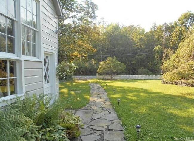 Building Photo - 88 Rock City Rd