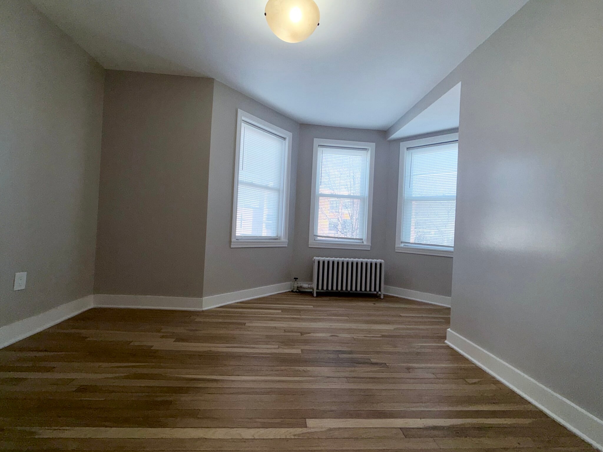 Building Photo - 13 Gladstone St