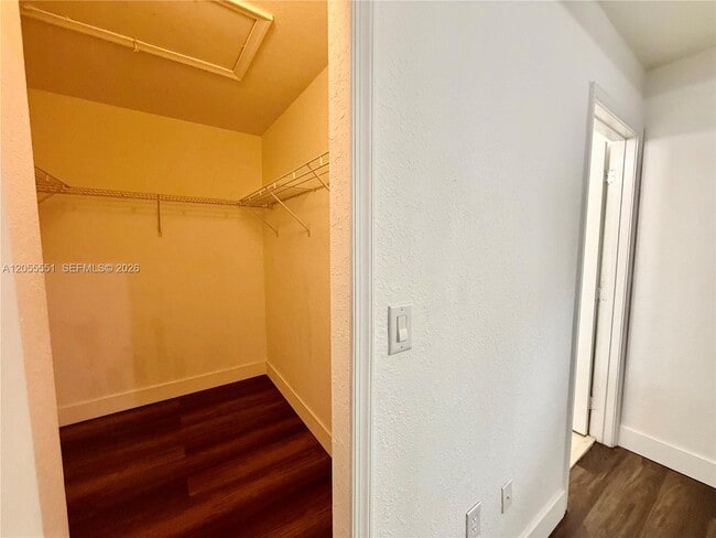 Building Photo - 1475 SE 24th Ct