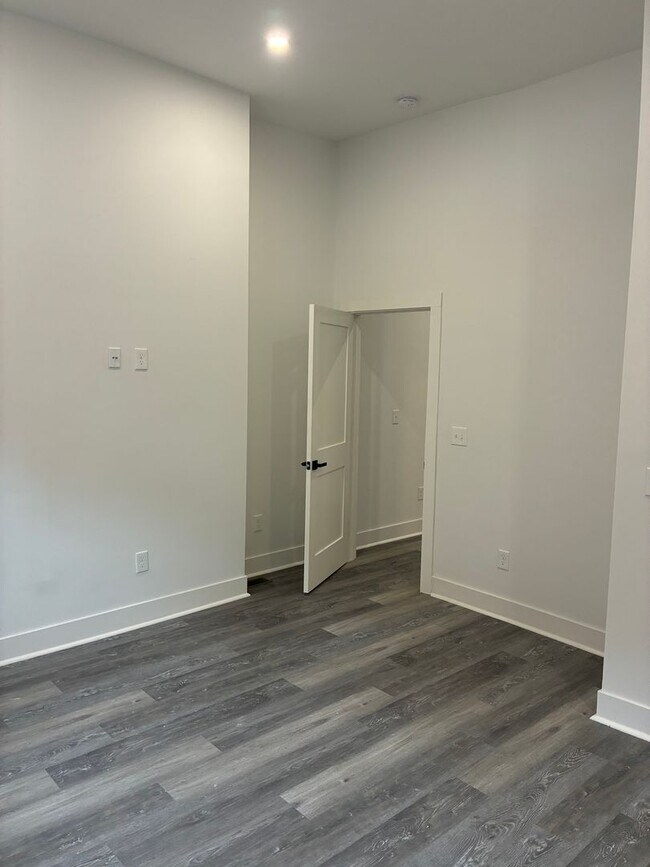 Building Photo - 1539 Lowrie St