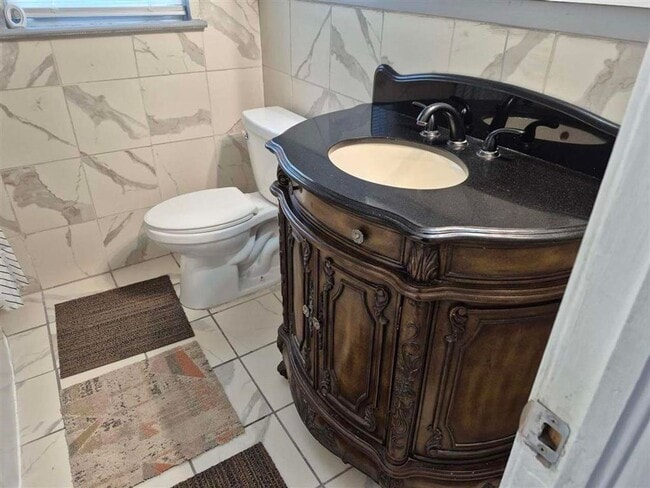 Building Photo - 2209 NW Smith Ave