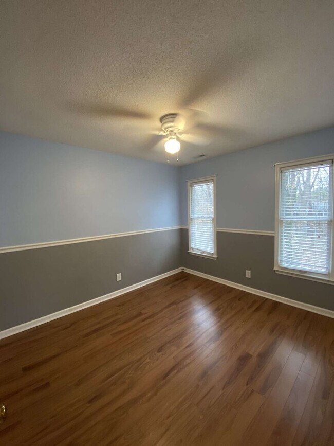 Building Photo - Charming 3 Bed Colonial in Woodcroft!