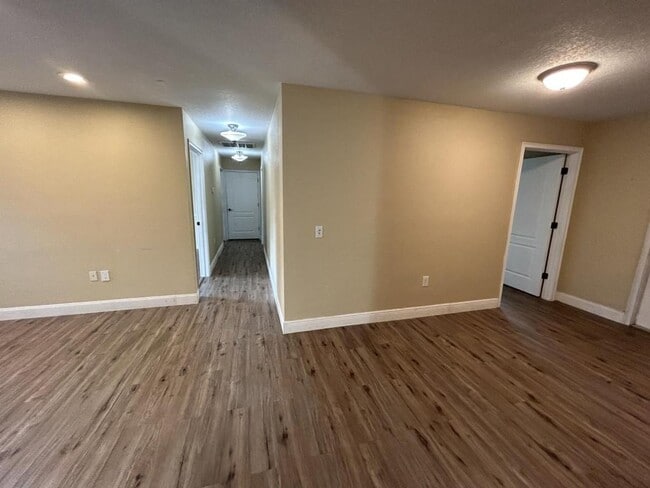 Building Photo - 1022 N Swindell Ave