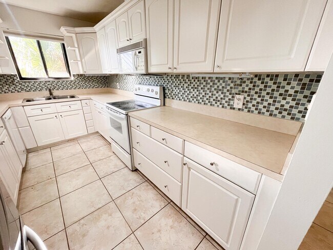 Building Photo - 125 S Palmway