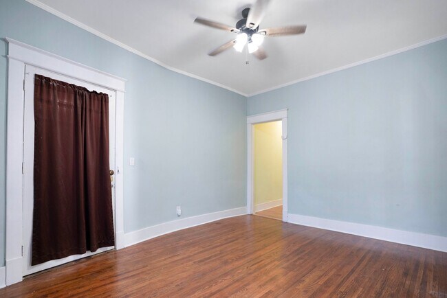 Building Photo - Charming Historic 2BR Apartment with Garag...