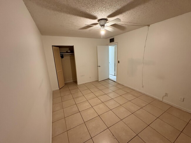 Building Photo - 2925 SW 22nd Ave