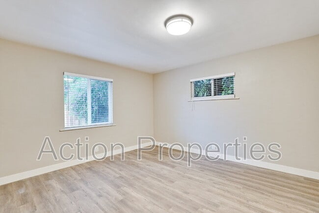 Building Photo - 681 S 13th St