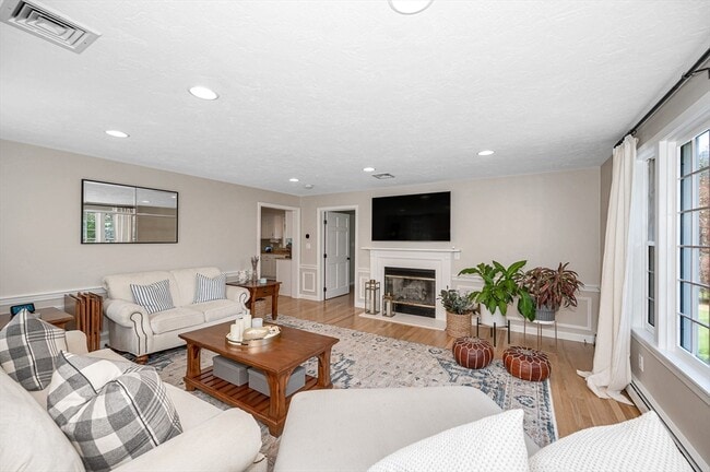 Building Photo - 4 Nashoba Dr