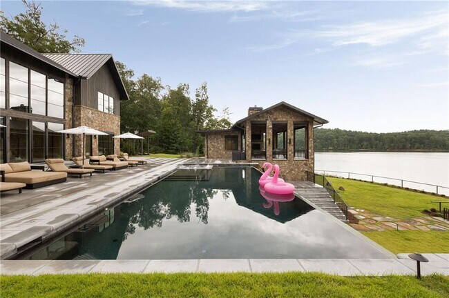 Building Photo - 725 Rocky Point Dr