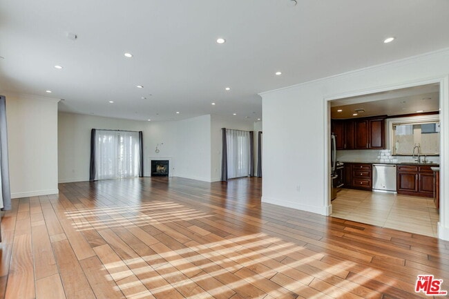 Building Photo - 918 S Wooster St