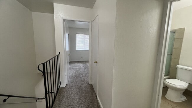 Building Photo - ** Move in special $1995 moves you in - Includes Deposit and January 2026 Rent. ** Updated interi...
