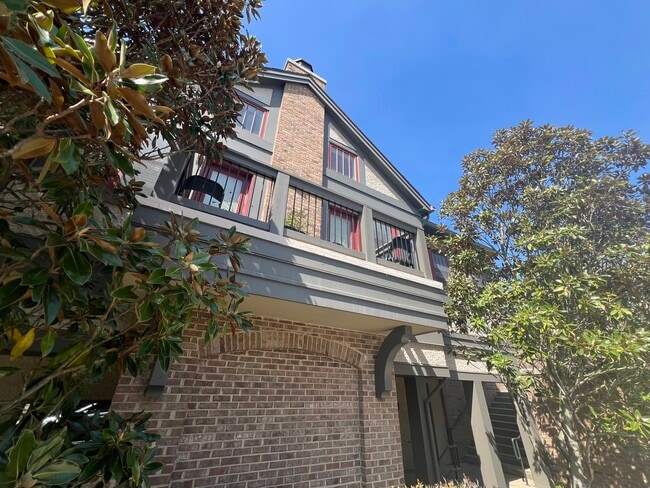 Building Photo - 2 Fall Pippin Ln