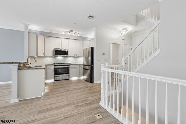Building Photo - 612 Lopez Ln