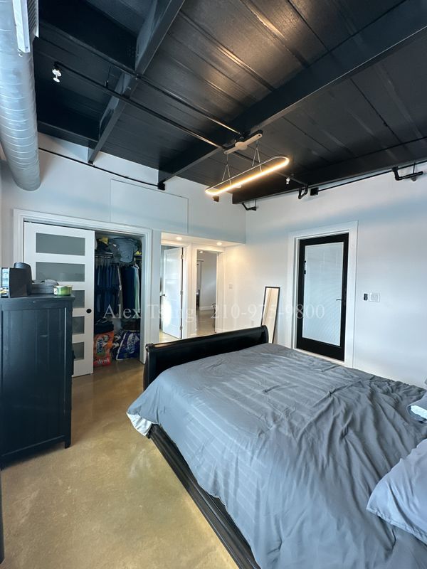 Building Photo - 811 Montana St