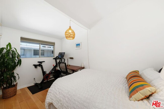 Building Photo - 4040 Grand View Blvd