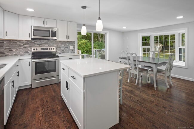 Building Photo - 884 Highland Ave