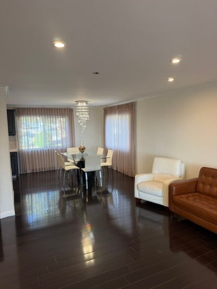 Building Photo - 9406 Via Patricia