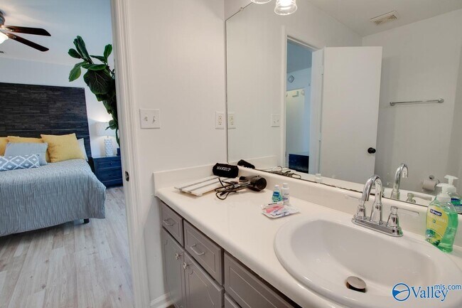 Building Photo - 210 Cypress Creek Dr