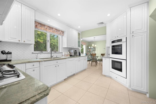 Building Photo - 23 Parkside Dr