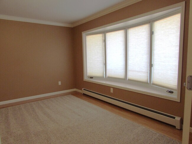 Building Photo - 2677 Cambridge Dr