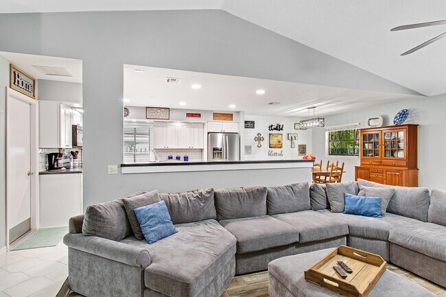 Building Photo - 912 Blueberry Dr