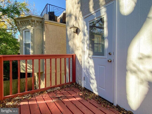 Building Photo - 1728 Mt Vernon St