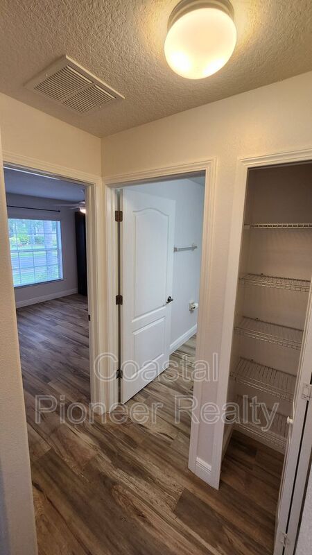 Building Photo - 11404 Holmbridge Ln