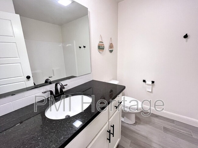 Building Photo - 6002 NW Meade St