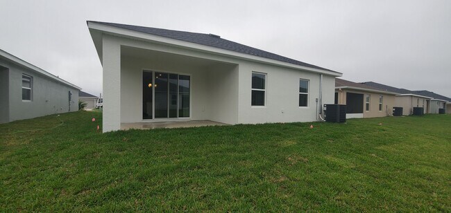 Building Photo - 4-Bedroom, 2.5-Bathroom in Winter Haven