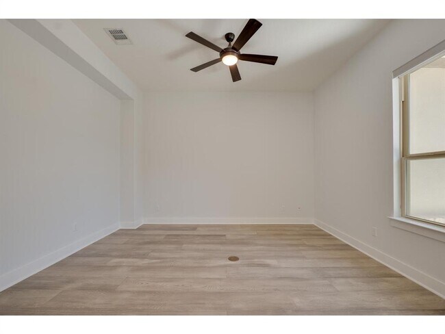 Building Photo - 523 Baldovino Skyway