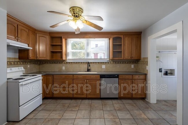 Building Photo - 1400 24th St NE