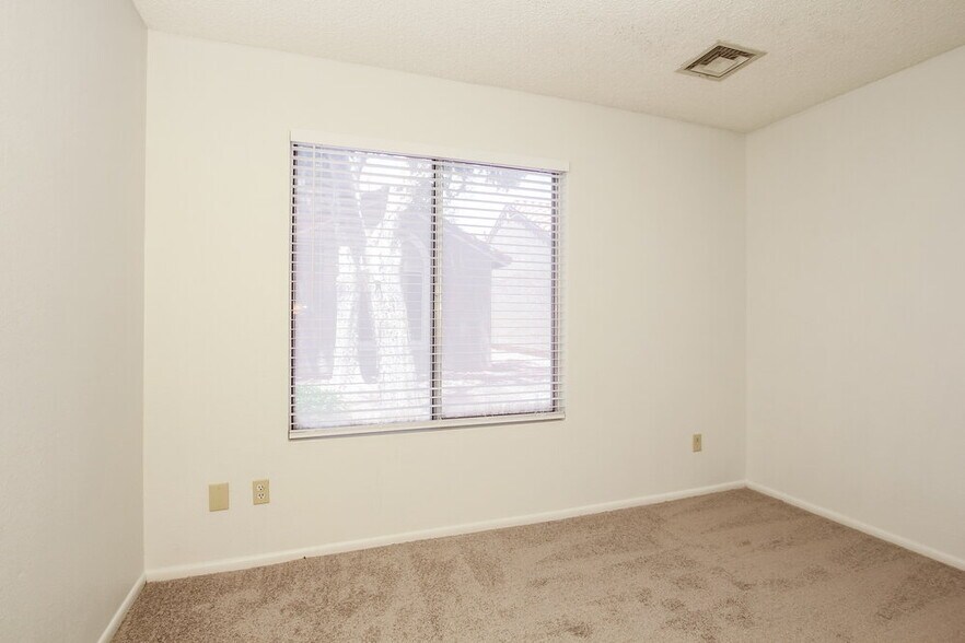 Building Photo - 7040 W Olive Ave