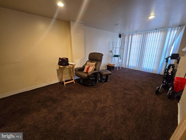 Building Photo - 1116 W Oxford St