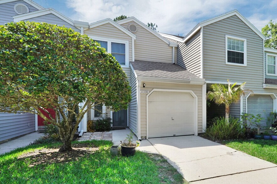 Building Photo - 11330 Lake Mandarin Cir E