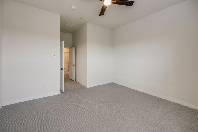 Building Photo - 1770 Thornton Dr