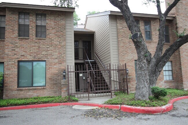 Building Photo - 2935 Nacogdoches Rd
