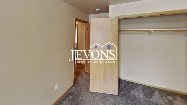 Building Photo - 708 N 29th Ave