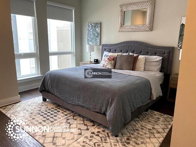 Building Photo - Modern 2 BR 2.5 BA Townhome with Rooftop D...