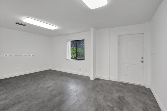 Building Photo - 5980 SW 40th Ave