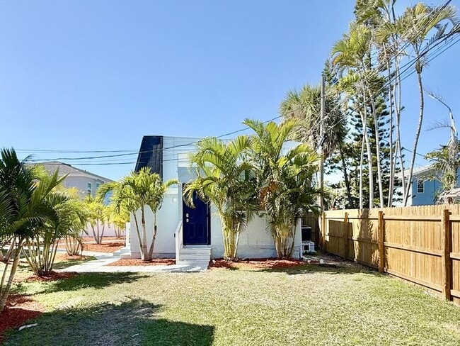 Building Photo - 14125 Palm St