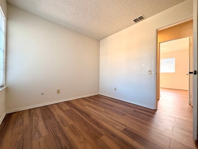 Building Photo - Beautiful 3 Bedroom, 2 full bathroom single story with HUGE backyard! For rent in Sacramento