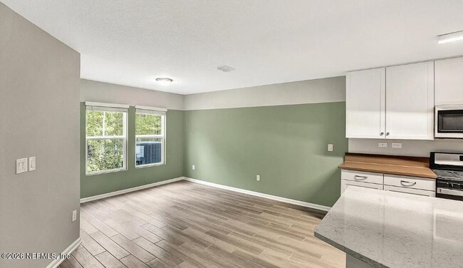 Building Photo - 2651 Firethorn Ave