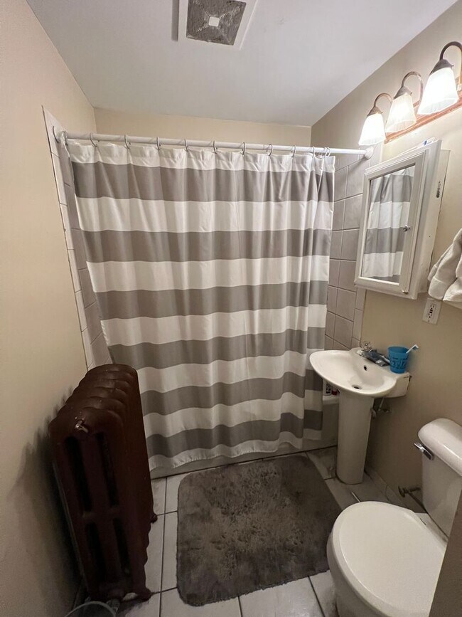 Building Photo - 2944 N Maryland Ave