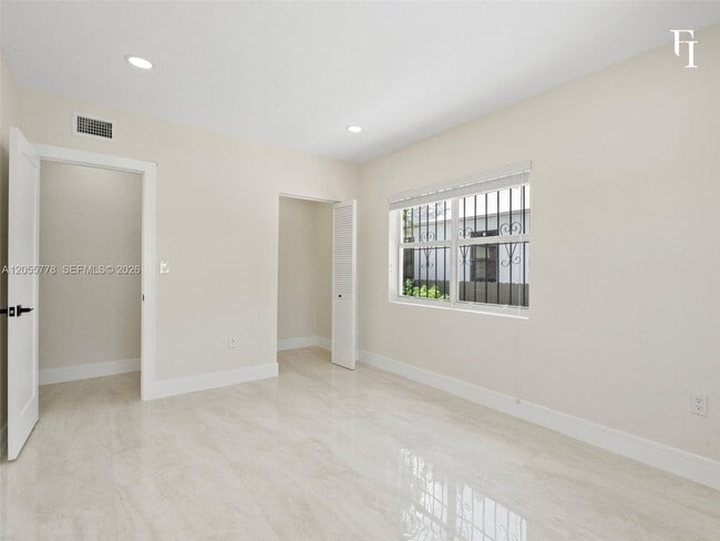 Building Photo - 3228 NW 11th Ave